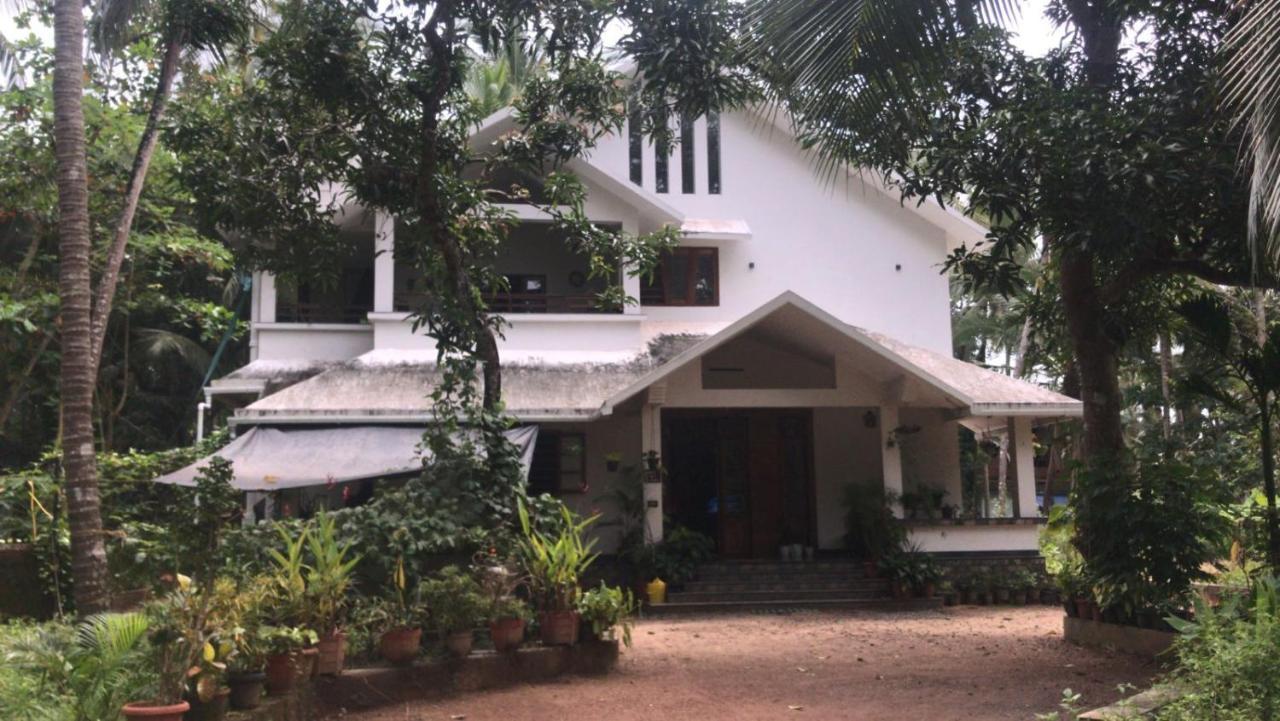 Shruthi'S Aarohi-Nature'S Retreat Mulappilangad Luaran gambar
